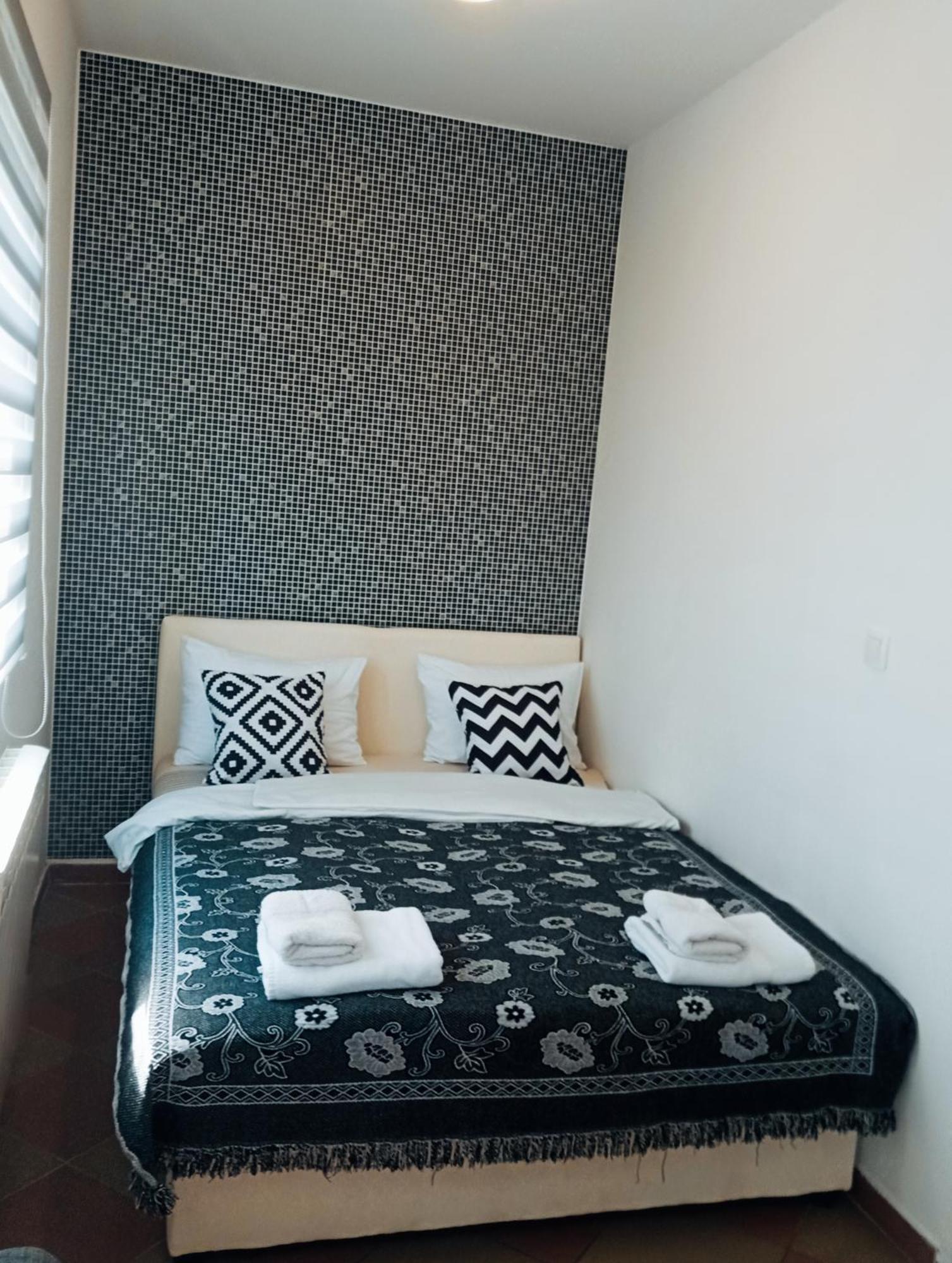Easy Check In Apartments 021 Vladika Novi Sad Extérieur photo